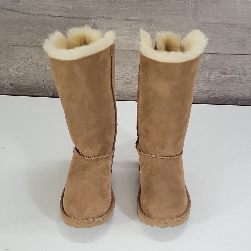 Girls UGG Bailey 3 Bow Boots Sz 3 Excellent Used Conditon